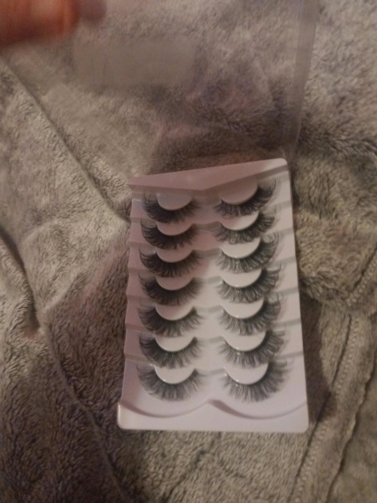 fake eyelashes