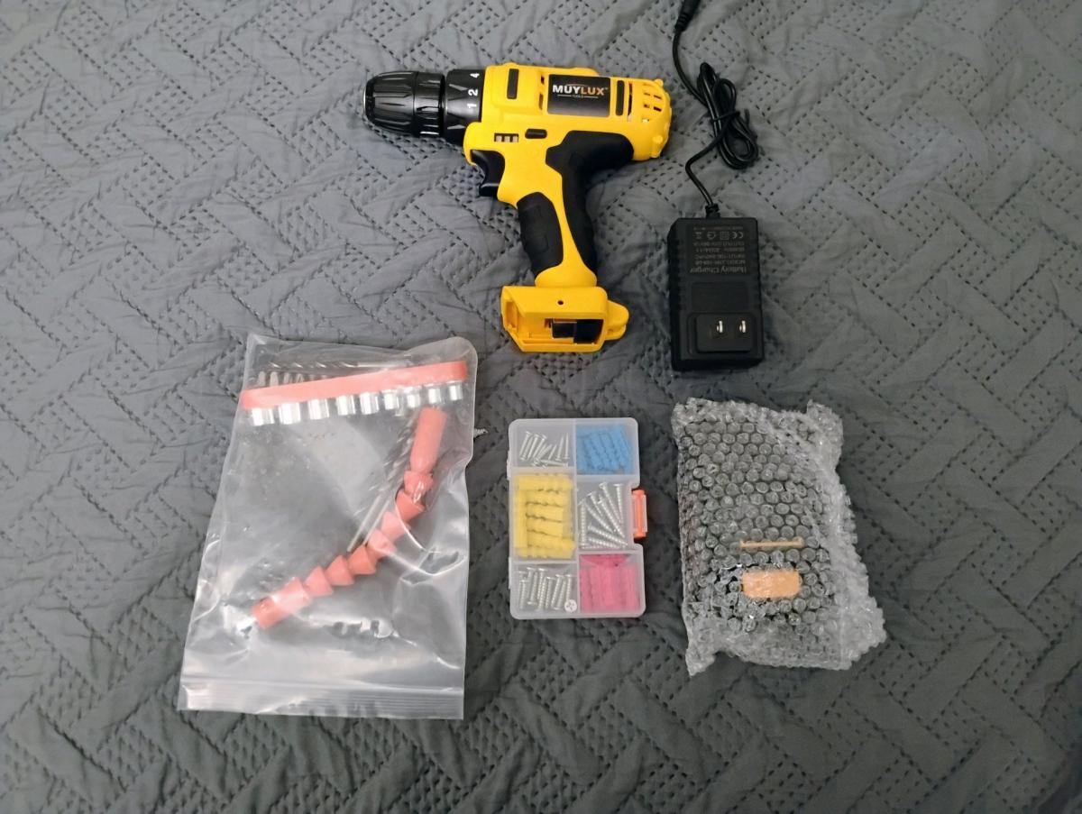 Drill Set complete with Battery and charger - Dallas, Texas