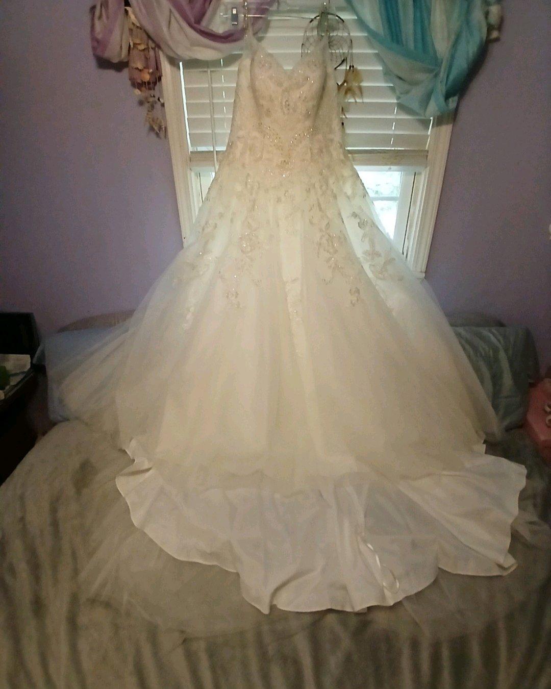 Elegant White Wedding Dress - Richfield, North Carolina