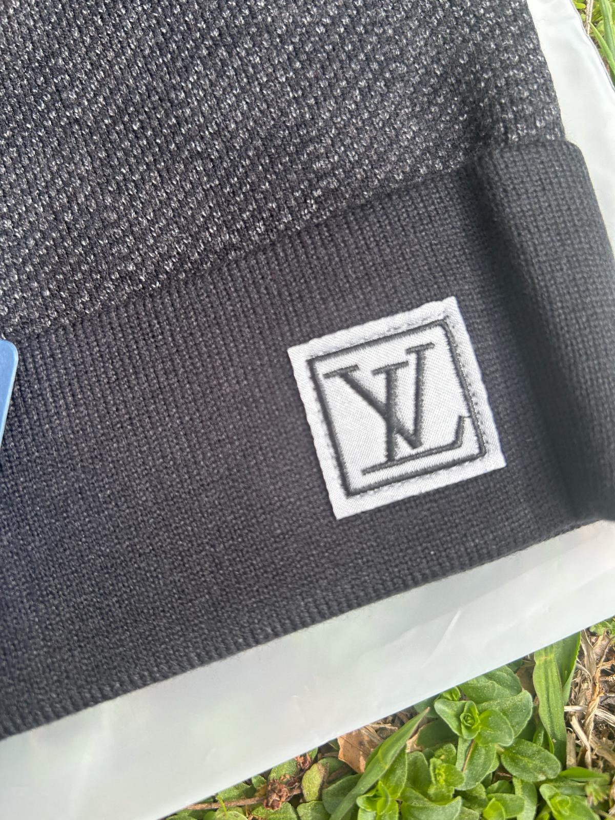 Authentic Louis Vuitton LV Knit Beanie  blac Monogram  Desig - High Point, North Carolina - FleaMarketBay