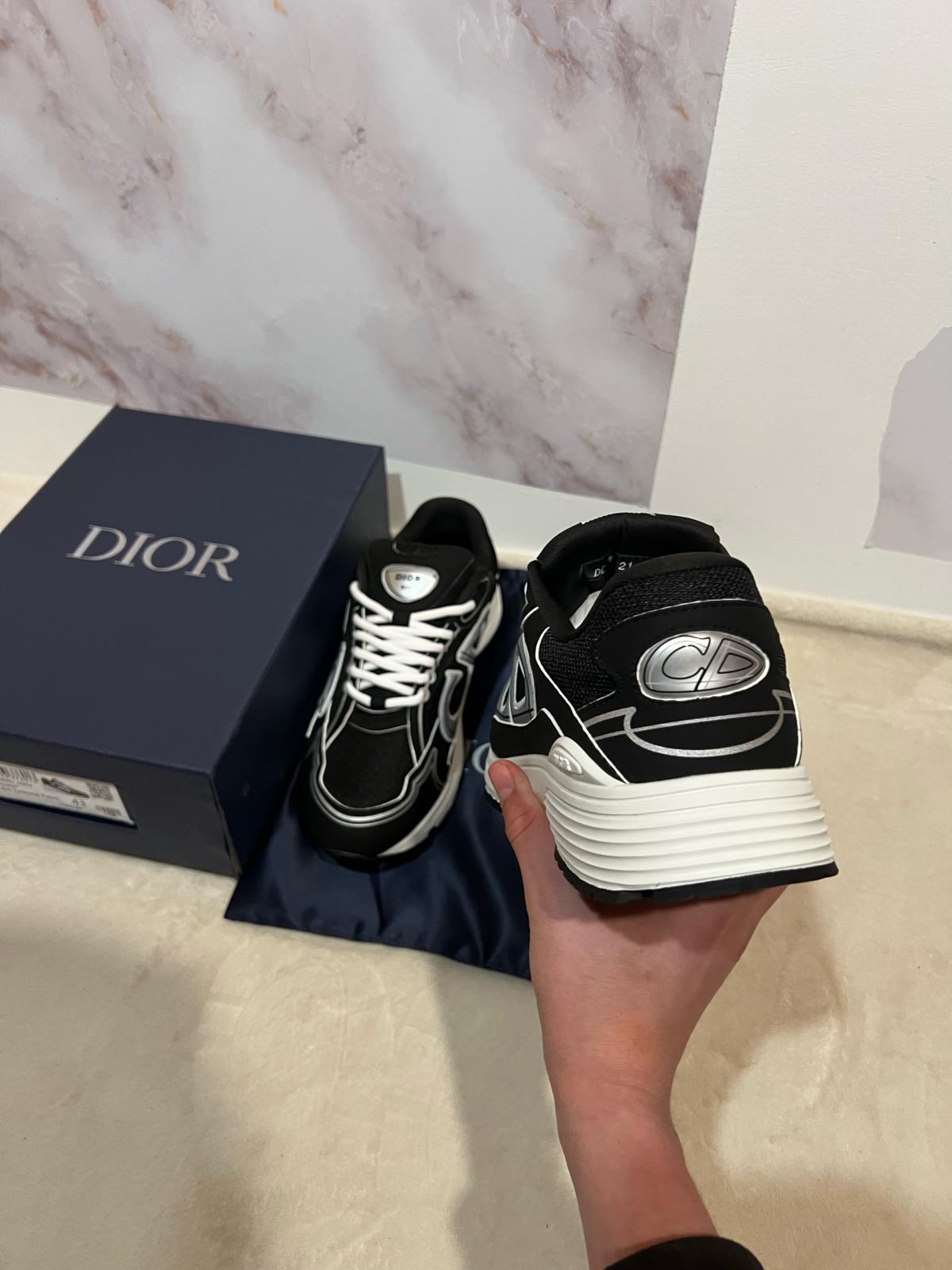 Dior b30 BRAND NEW size 10 - Woodbridge, Virginia - FleaMarketBay
