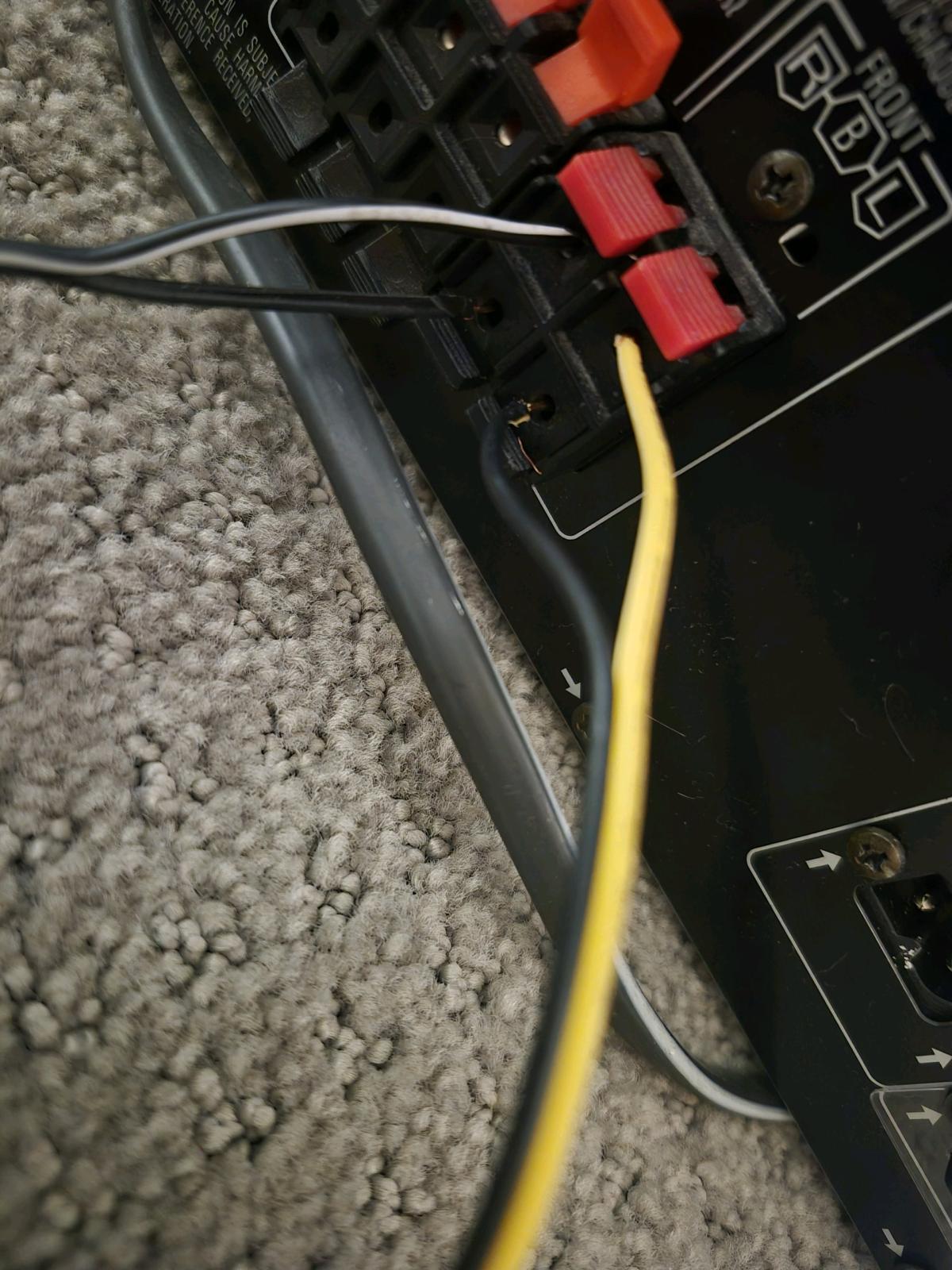 4 speakers 8 inch sub sound bar and receiver - Layton, Utah - FleaMarketBay