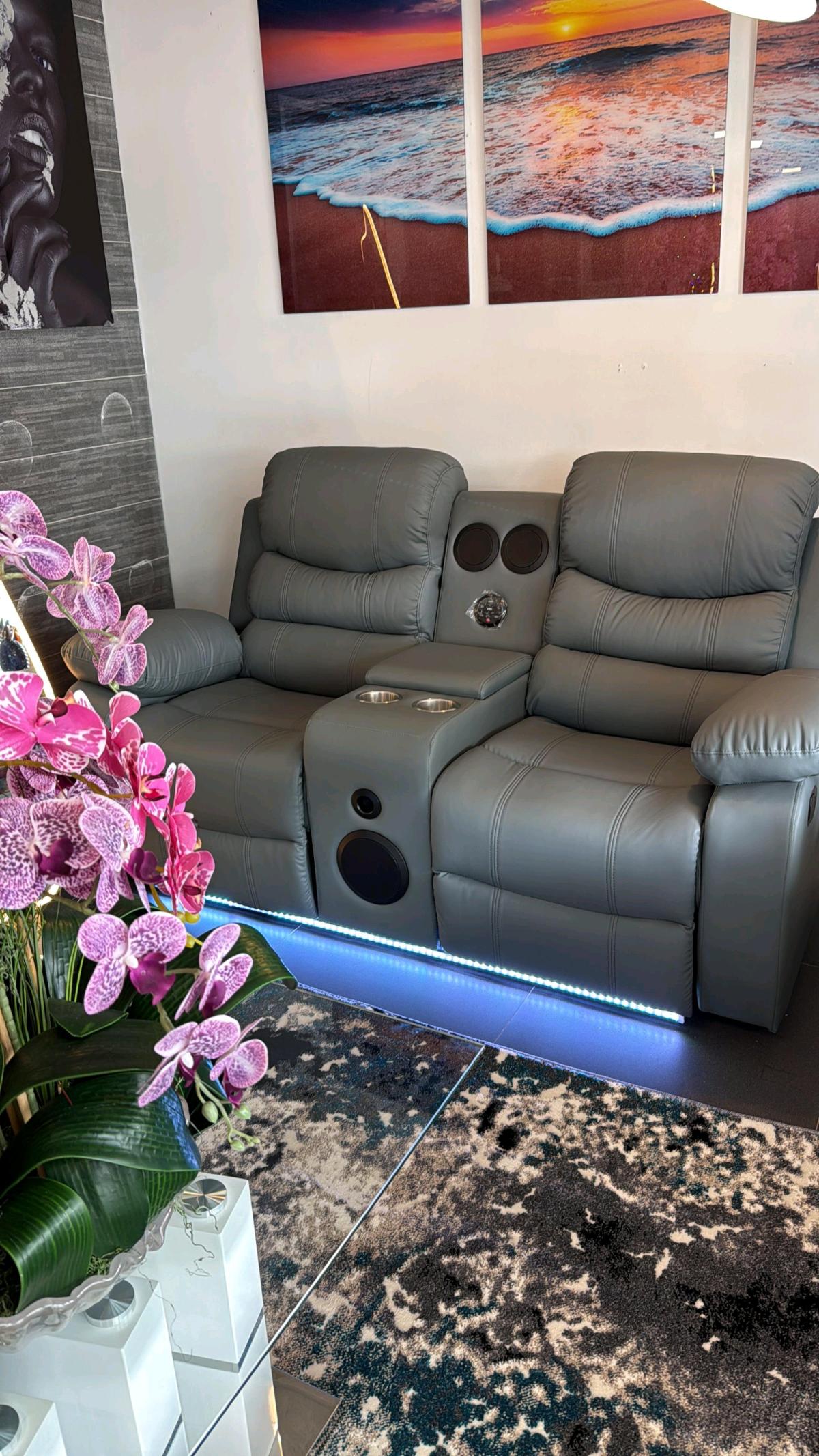 SOLO 50 DE DOWN  SOF  LOVESEAT RECLINABLE - Miami, Florida - FleaMarketBay