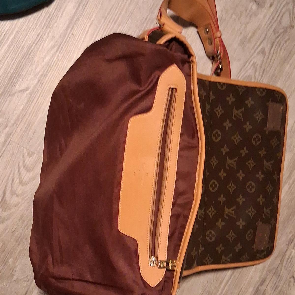 beautuful L V  shoulder bag - California City, California - FleaMarketBay