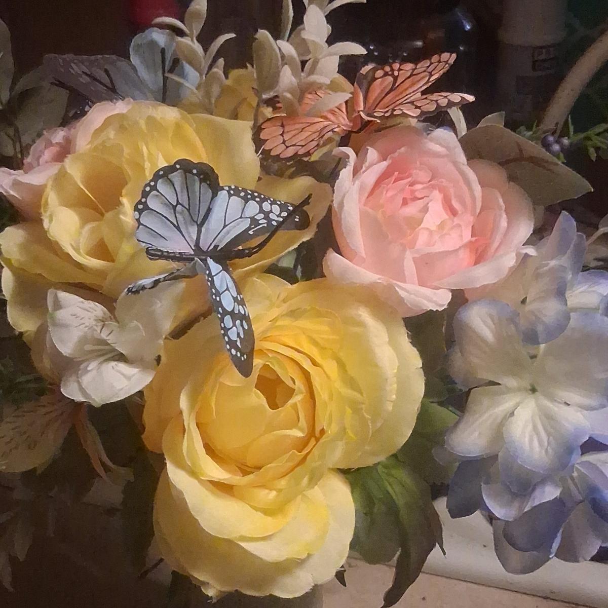 cemetery flower arragments vase style vase not inclused - Florence, Alabama - FleaMarketBay