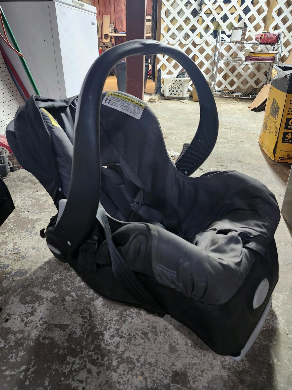 Baby carrier in good condition - Salem, Ohio - FleaMarketBay