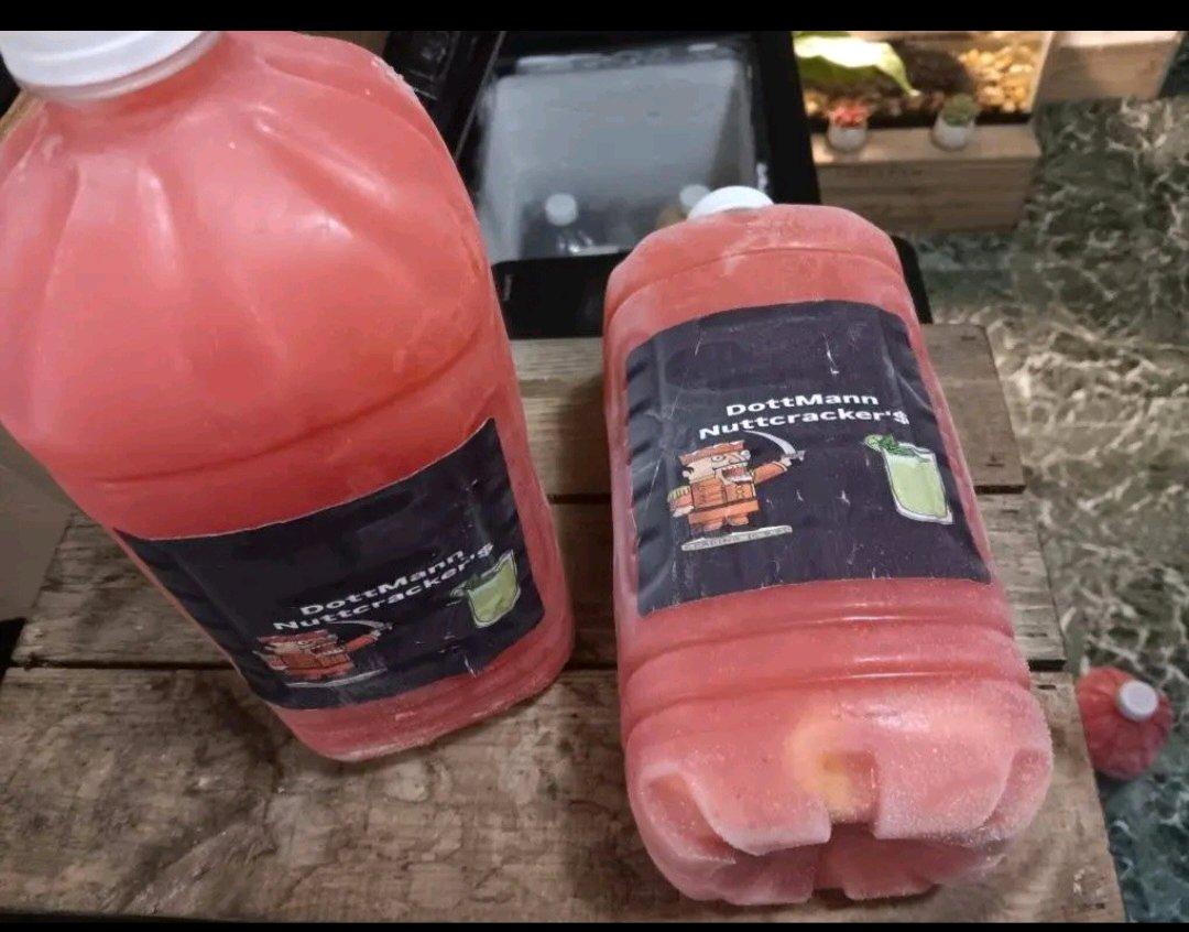 DOTTMANN STRAWBERRY BANANA FROZEN NUTTCRACKERS BIG SIZE - Bronx, New York