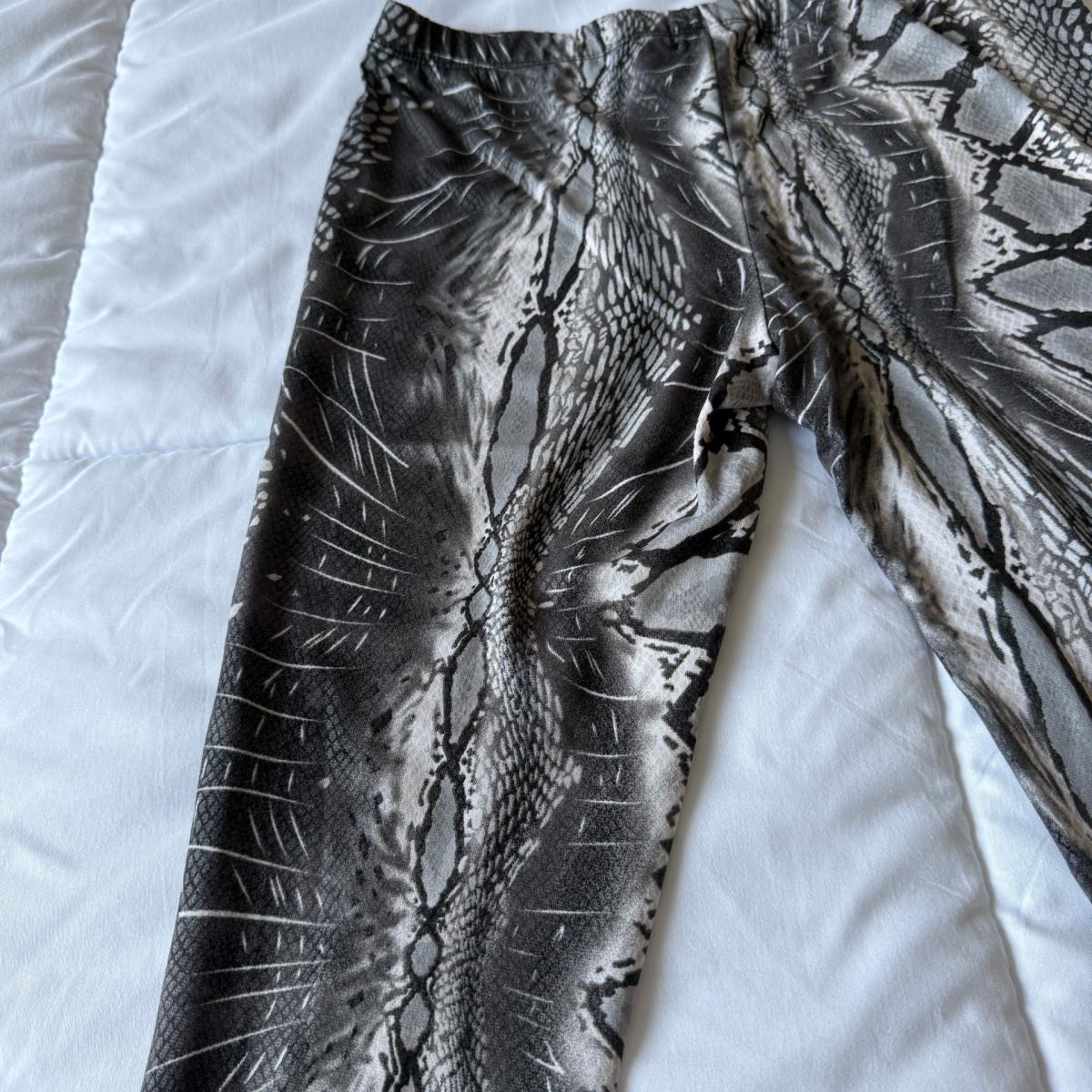 Y2K Snake Print Leggings  Zenana Outfitters  GreyBlack Snake - Los Angeles, California - FleaMarketBay