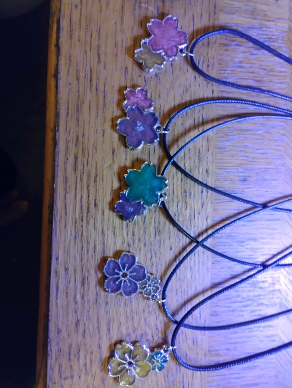 unique handcrafted Resin necklaces - Girard, Pennsylvania