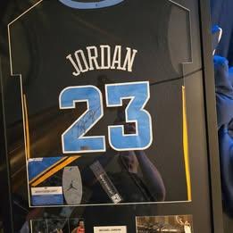 MICHAEL JORDAN #23 FRAMED NORTH CAROLINA COLLEGE TARR HEELS SIGNED NIKE SWINGMAN JERSEY