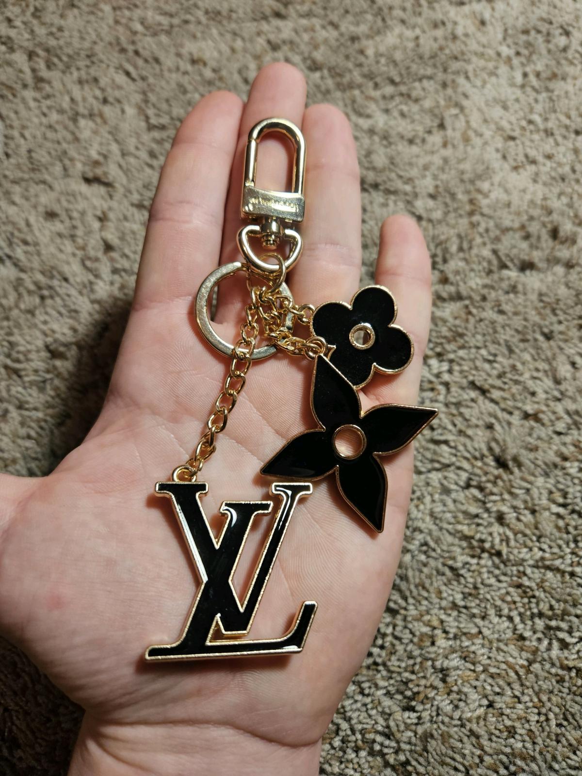 Louis vuitton womens pink gold Keychain charms - Abington, Pennsylvania - FleaMarketBay