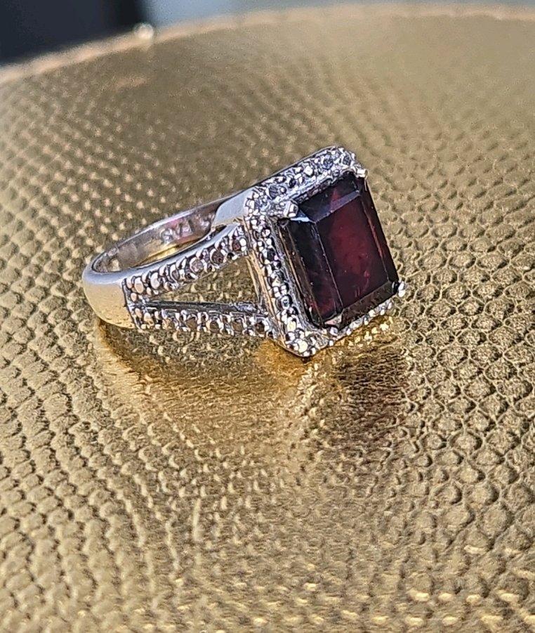 Sterling Silver Garnet  Diamond Chip Ring  Size 6 - Huntsville, Alabama - FleaMarketBay