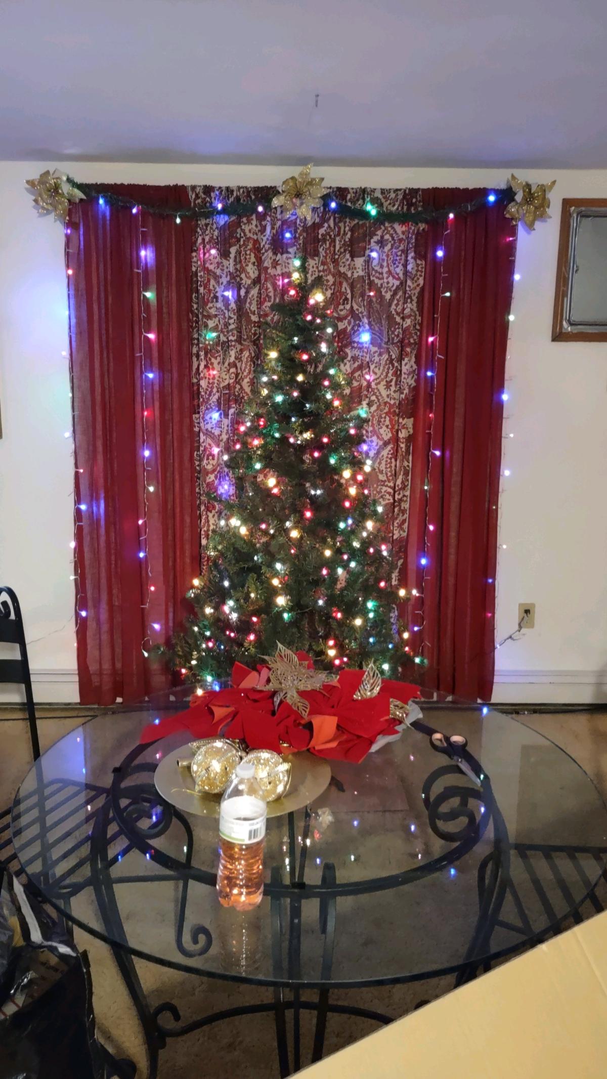 Glass table of 4 chair - Cumberland, Rhode Island - FleaMarketBay