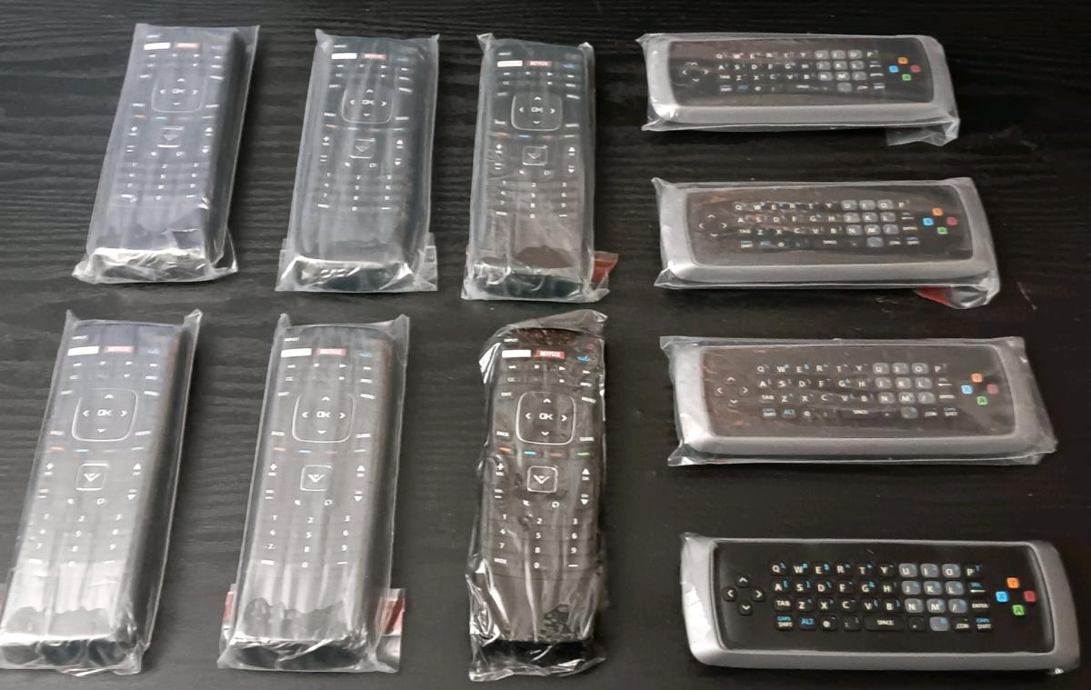 XRT300 2IN1 UNIVERSAL REMOTE CONTROL AND KEYBOARD