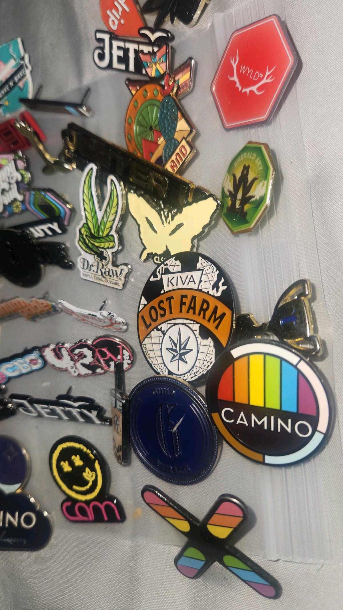 pins no backs - Los Angeles, California - FleaMarketBay