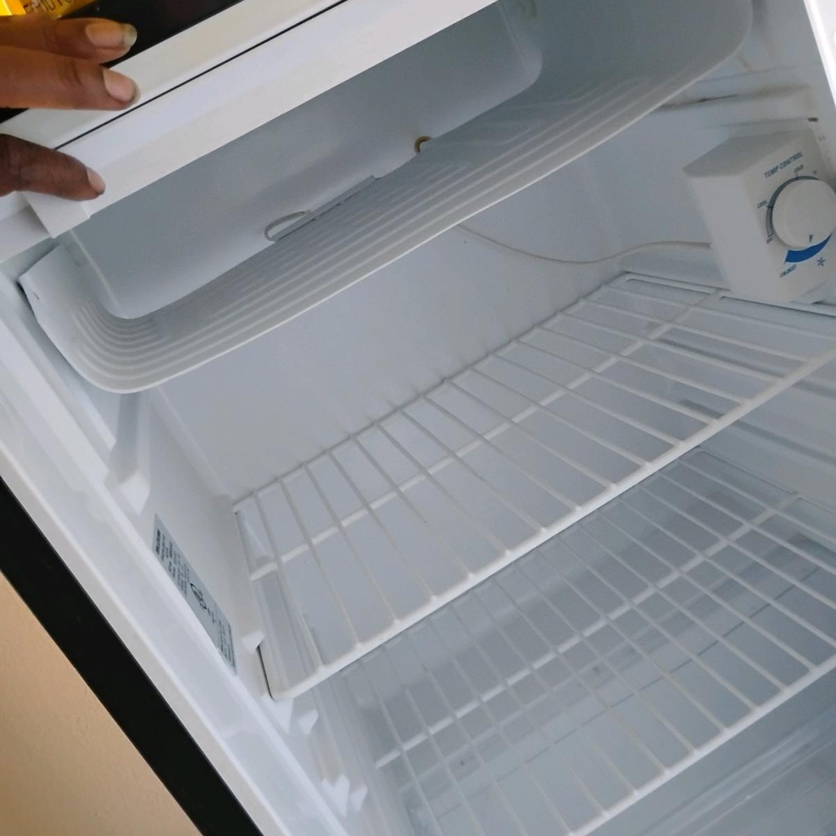 mini fridge - Sacramento, California - FleaMarketBay