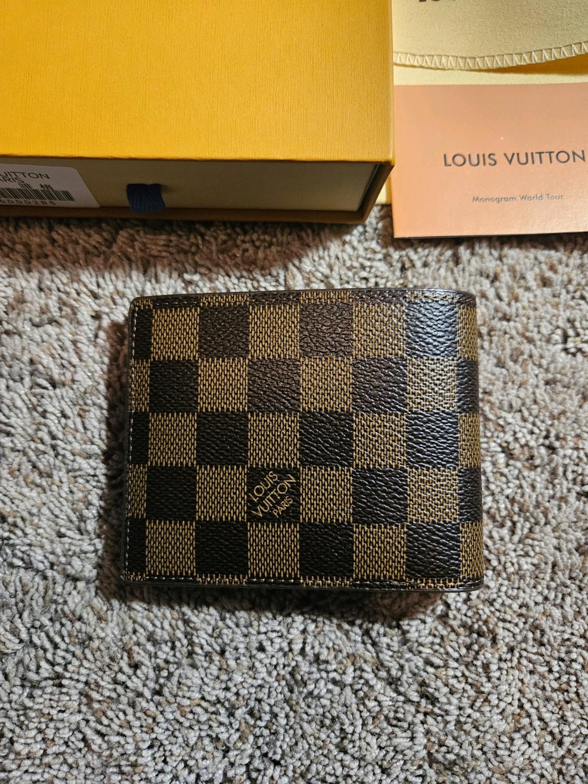 Louis vuitton mens brown bifold wallet - Abington, Pennsylvania - FleaMarketBay