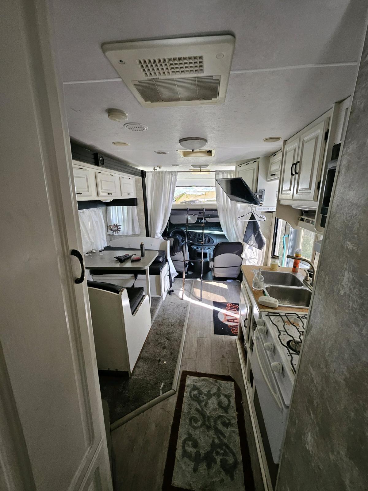 2005 coachman - Gustine, California - FleaMarketBay