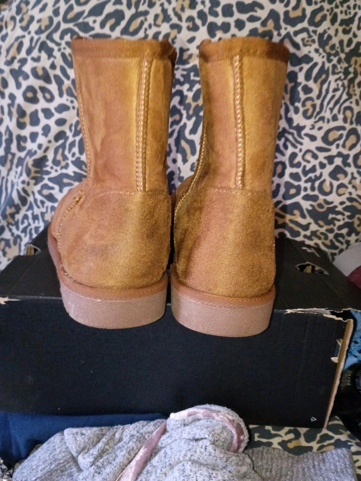 brown suede ankle boots - Masury, Ohio - FleaMarketBay