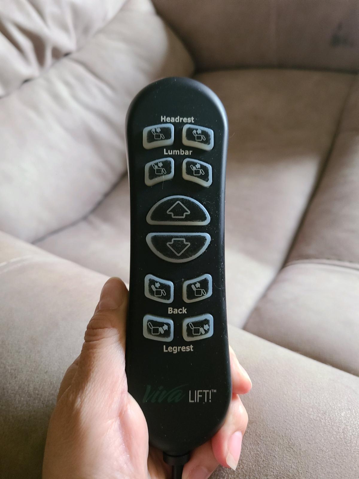 Comfortable Recliner Chair - Akron, Ohio - FleaMarketBay