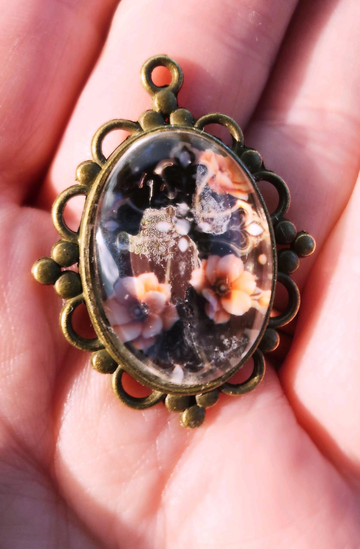 haunted cross picture in a pendant - Romney, West Virginia - FleaMarketBay