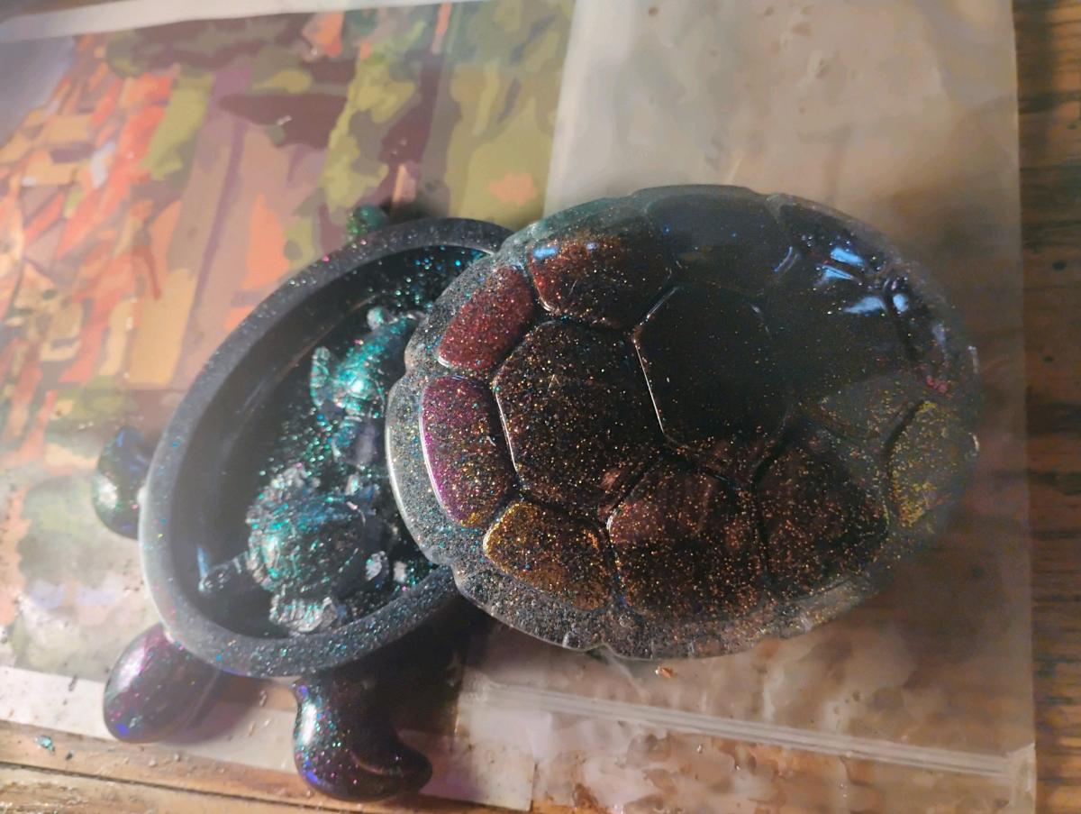 turtle container with lid - Rensselaer, Indiana - FleaMarketBay