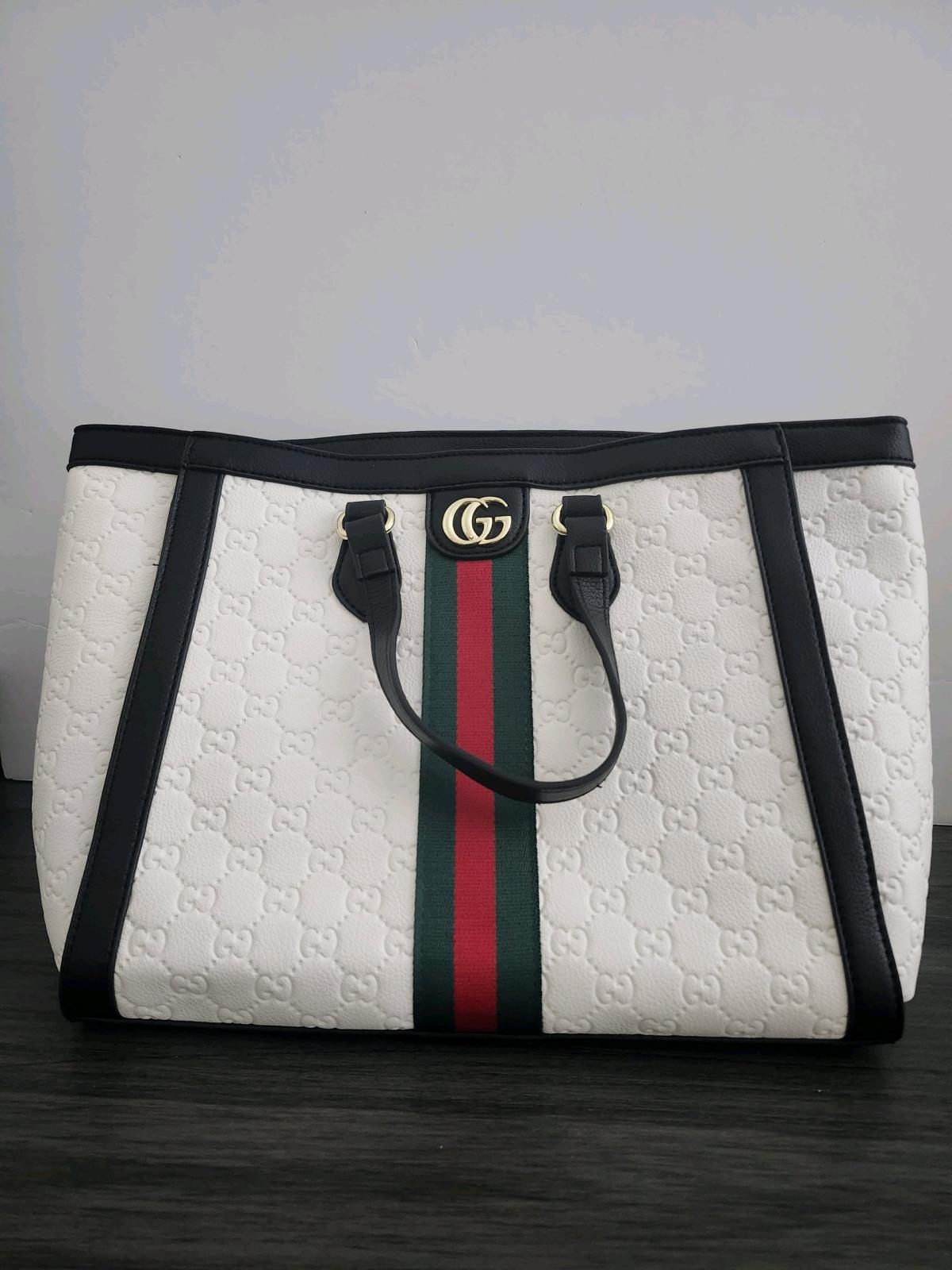 fashionable Handbag 2 - Huntington Beach, California - FleaMarketBay