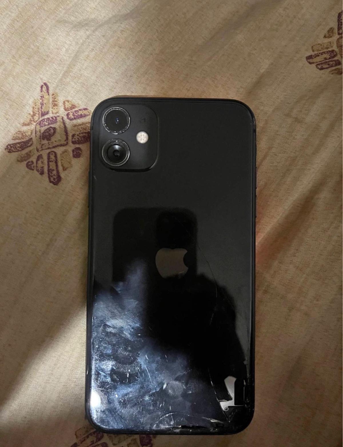 Apple iPhonee 11 - San Antonio, Texas - FleaMarketBay