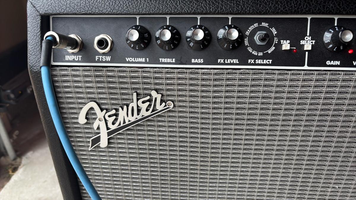 guitar amp fender champion 100 combo amp with pedal and ds1 - Brownsville, Texas - FleaMarketBay