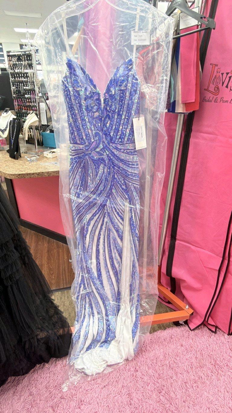 dress - Waynesburg, Pennsylvania - FleaMarketBay