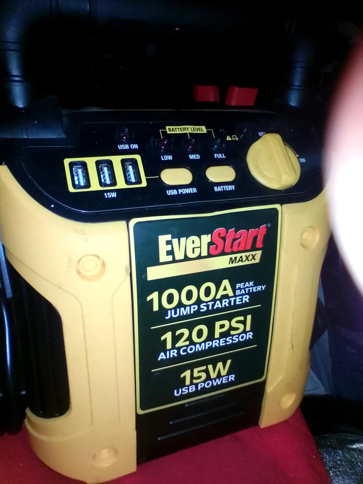 EverStart Maxx 1000A peak Battery Jump Box - Springfield, Missouri - FleaMarketBay