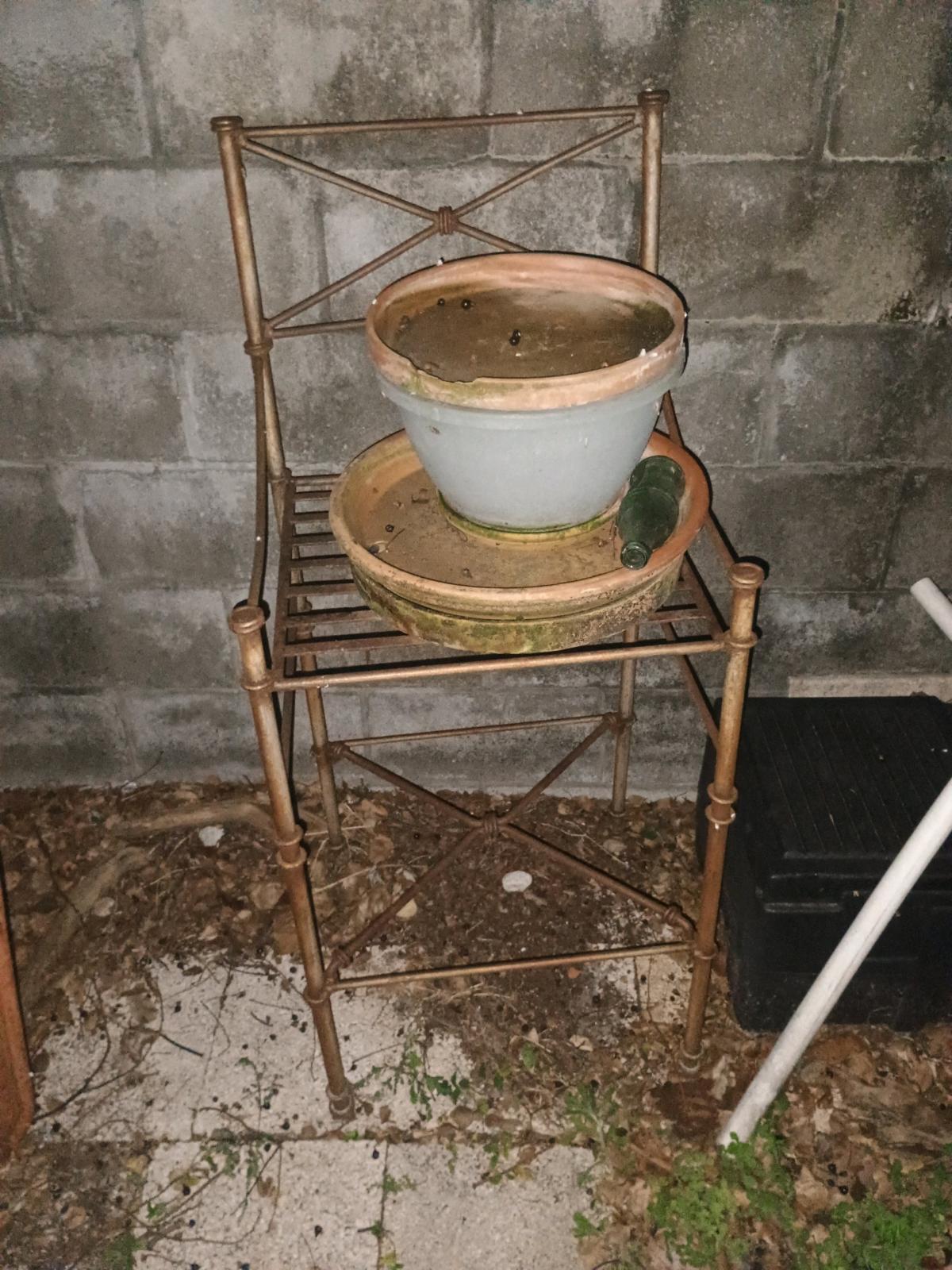 garden decor pots and iron - Orlando, Florida - FleaMarketBay