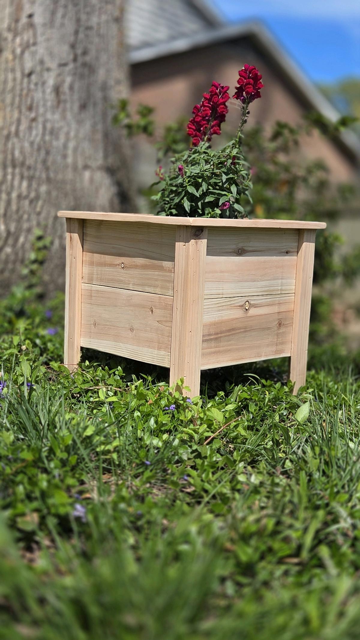 Cedar planters - Hampton, Virginia - FleaMarketBay