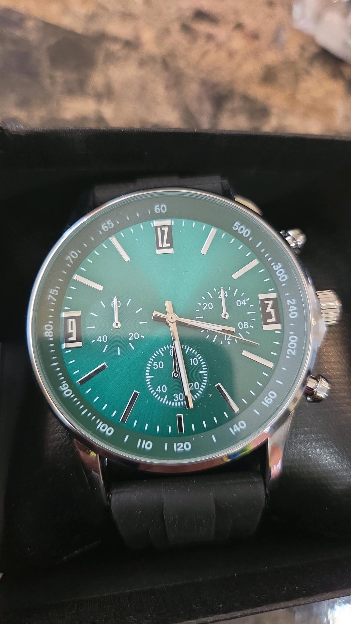 watch with green dial - Westville, Indiana - FleaMarketBay