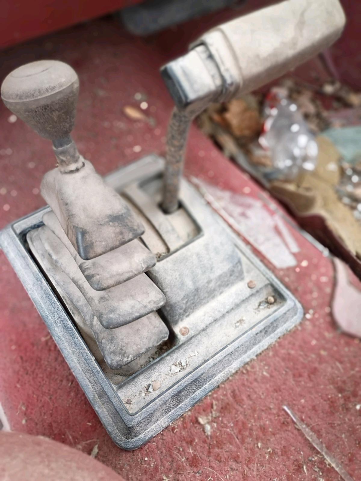 older bronco 2 parts - Davenport, Iowa - FleaMarketBay