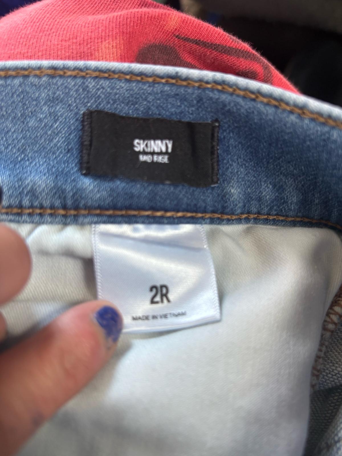 Size 2 Express medium wasted fly button skinny jeans - Oceanside, California - FleaMarketBay