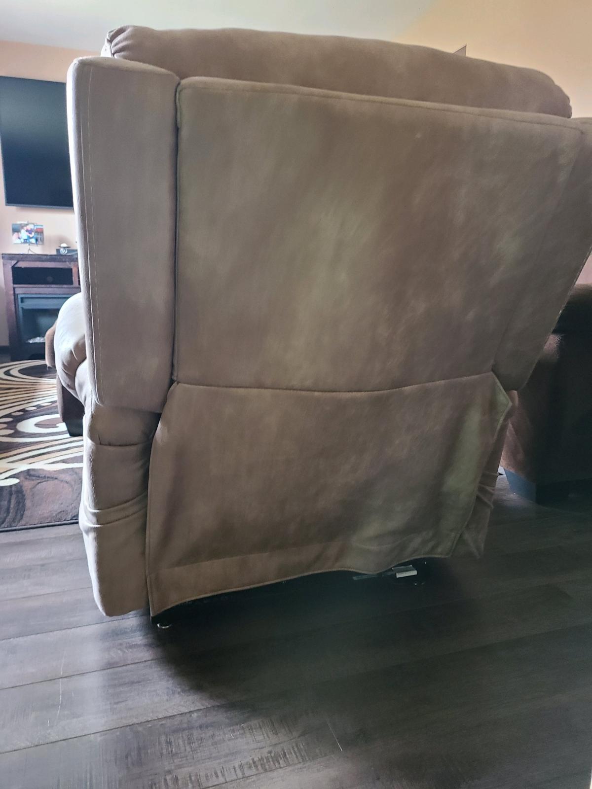 Comfortable Recliner Chair - Akron, Ohio - FleaMarketBay
