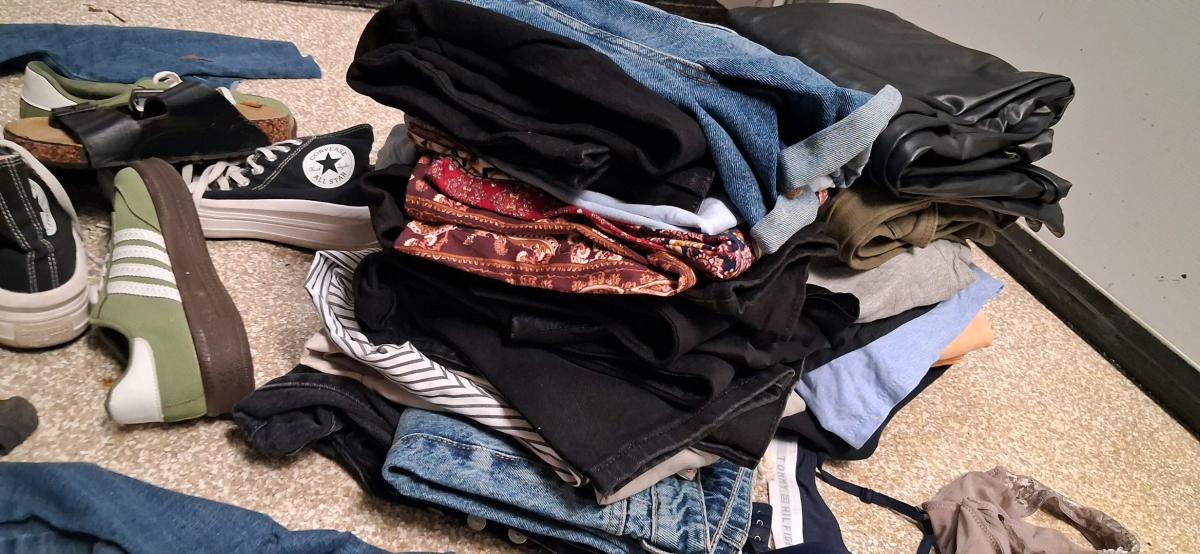 Huge lot of clothes size Mto XL - Poway, California - FleaMarketBay