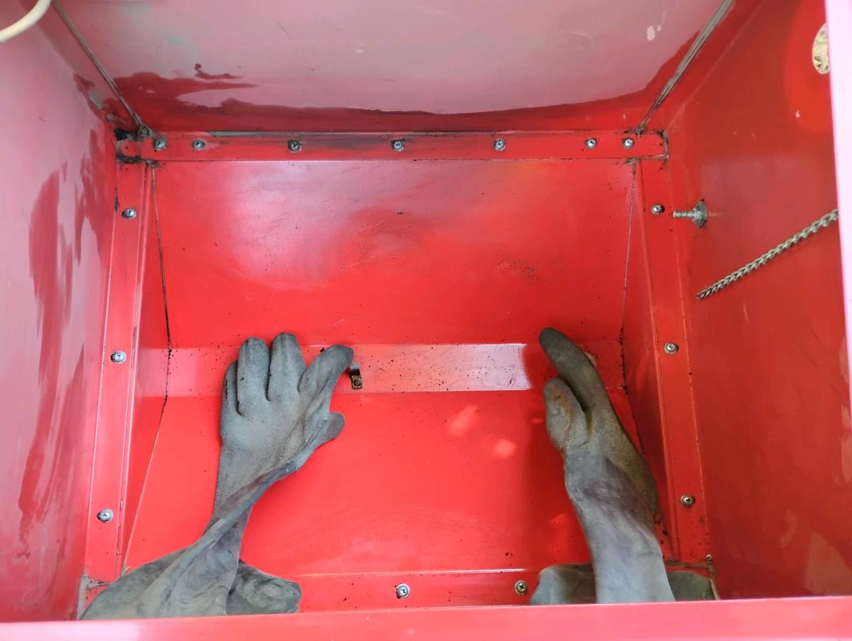 Black Bull Brand Sand blast Box - Douglasville, Georgia - FleaMarketBay