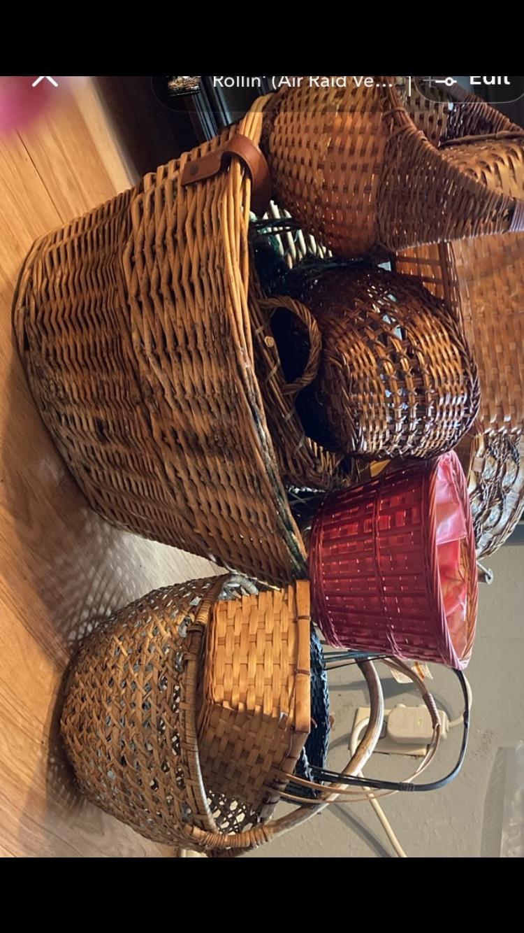 basket bundle30 Huggies20 belt15 - Victoria, Texas - FleaMarketBay