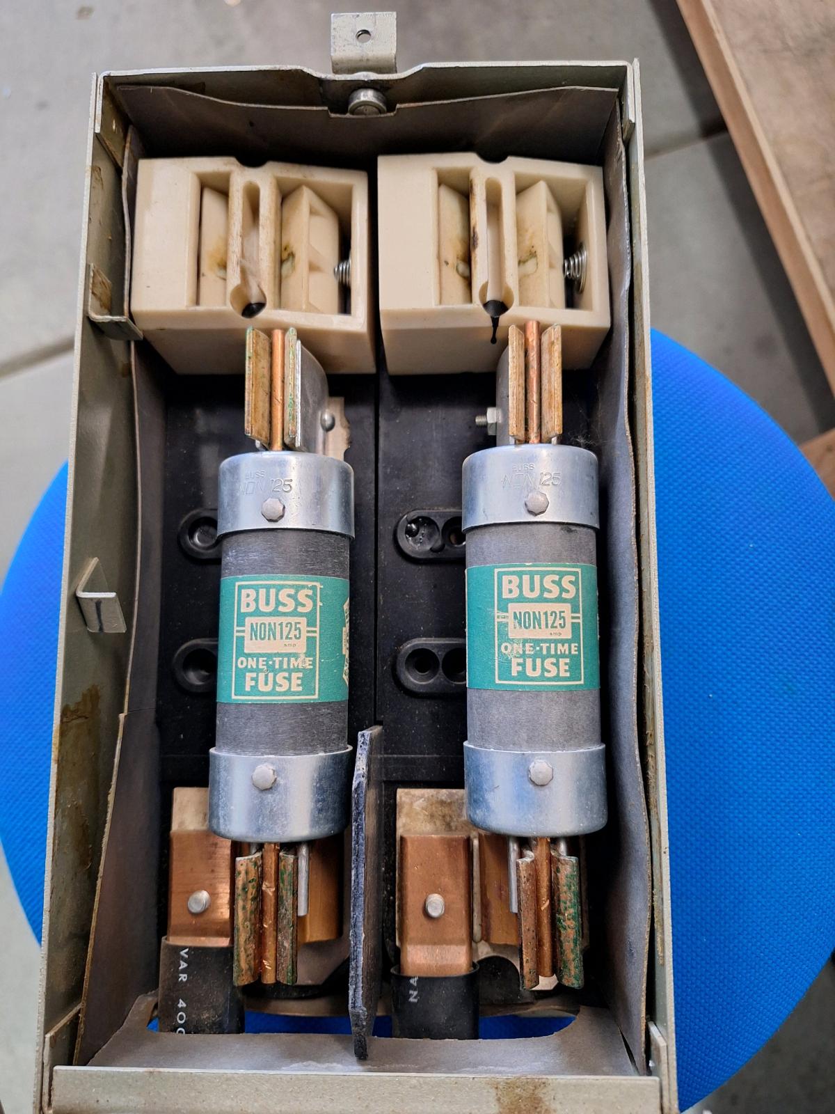 Uniflex 200 Amp main disconnect - Winchester, California - FleaMarketBay