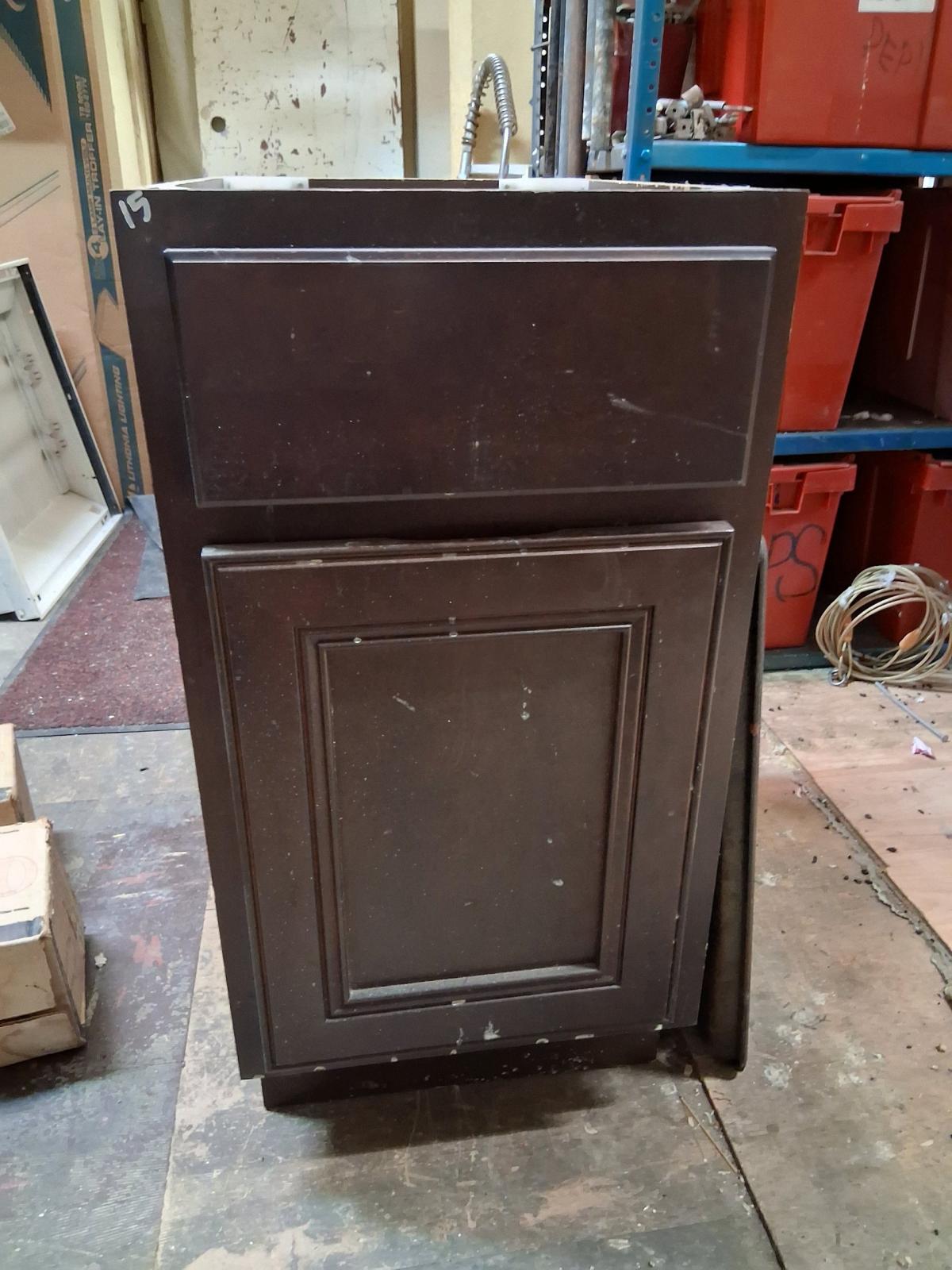 Cabinet 15x21x30