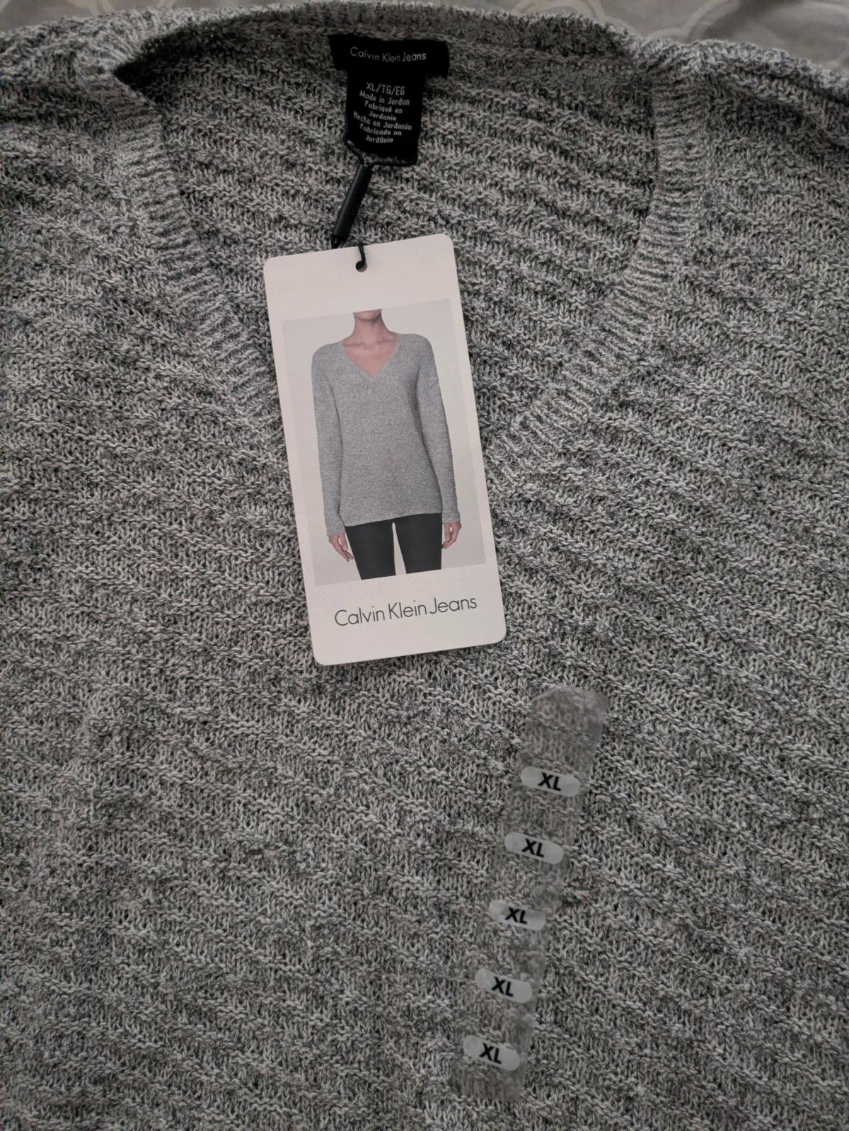 Calvin Klein long sleeve sweater - Marshall, Illinois - FleaMarketBay
