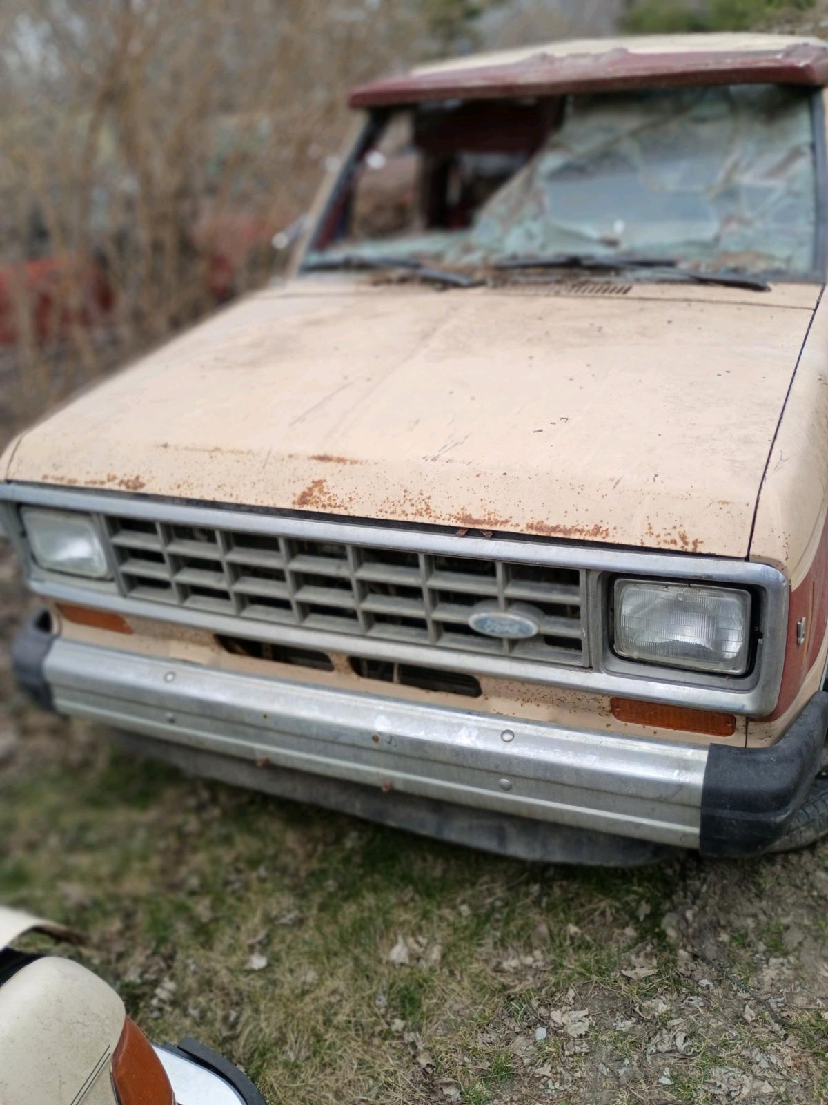 older bronco 2 parts - Davenport, Iowa - FleaMarketBay