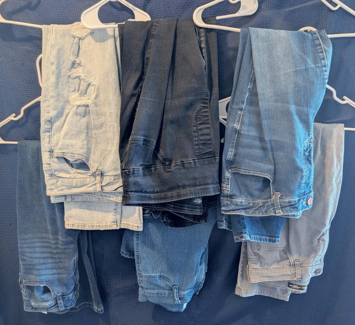 lot of jeans various sizes - Sterling, Colorado