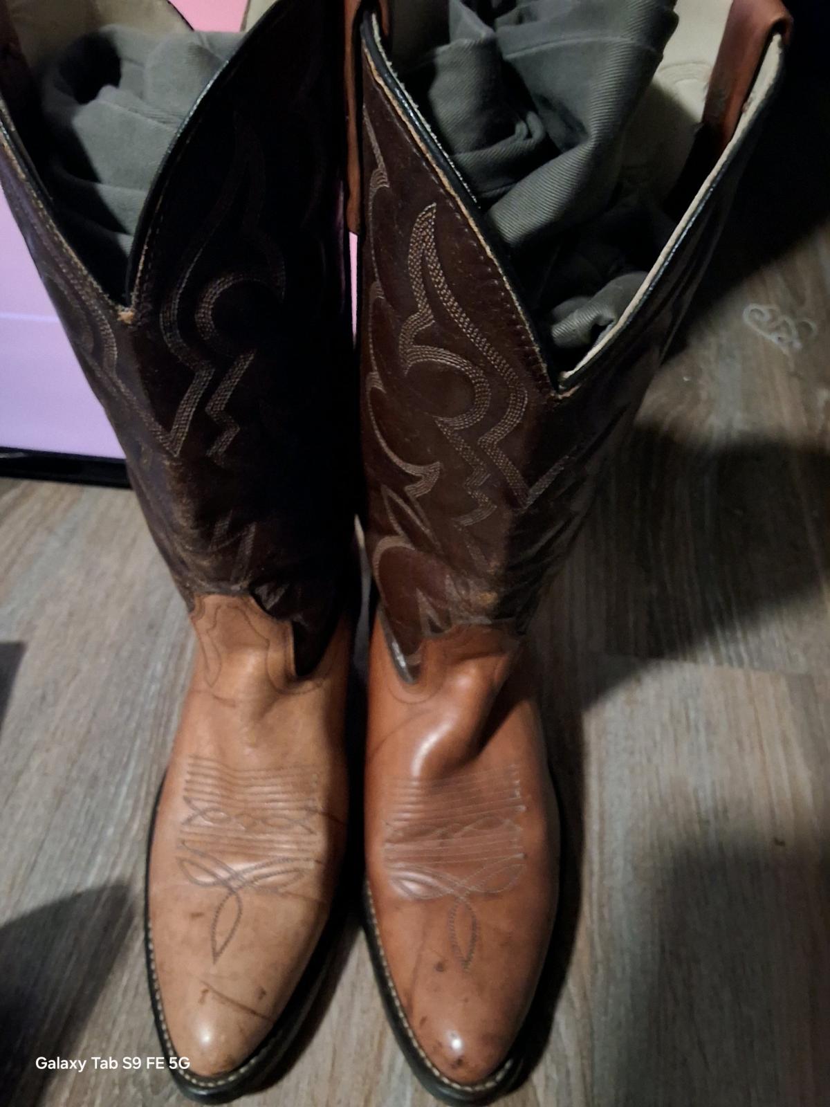 Western Boots Size 9 MENS US GENTLY USED