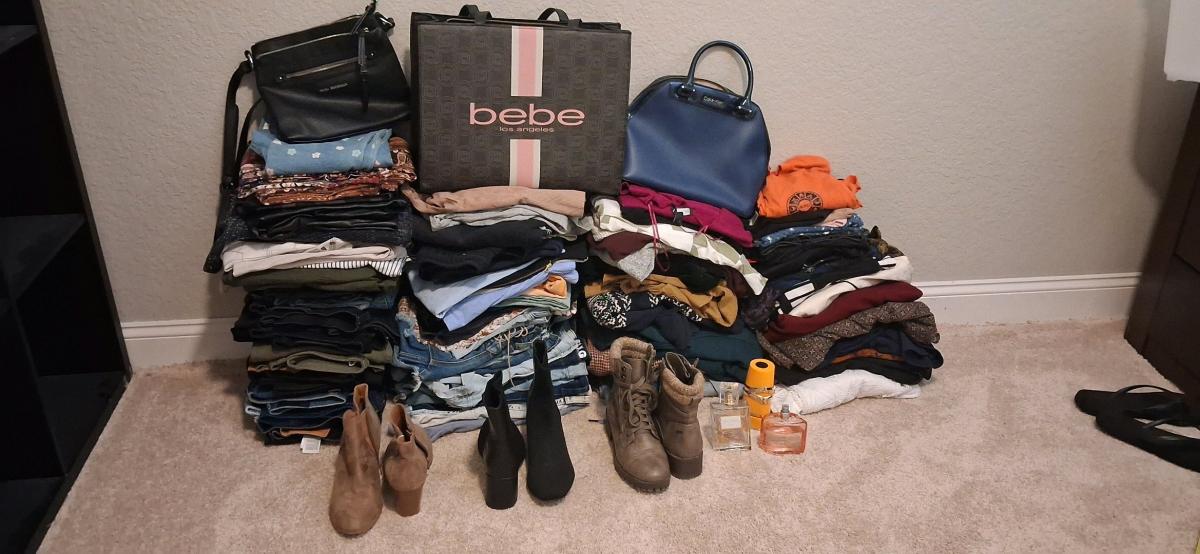 Huge lot of clothes size Mto XL - Poway, California - FleaMarketBay