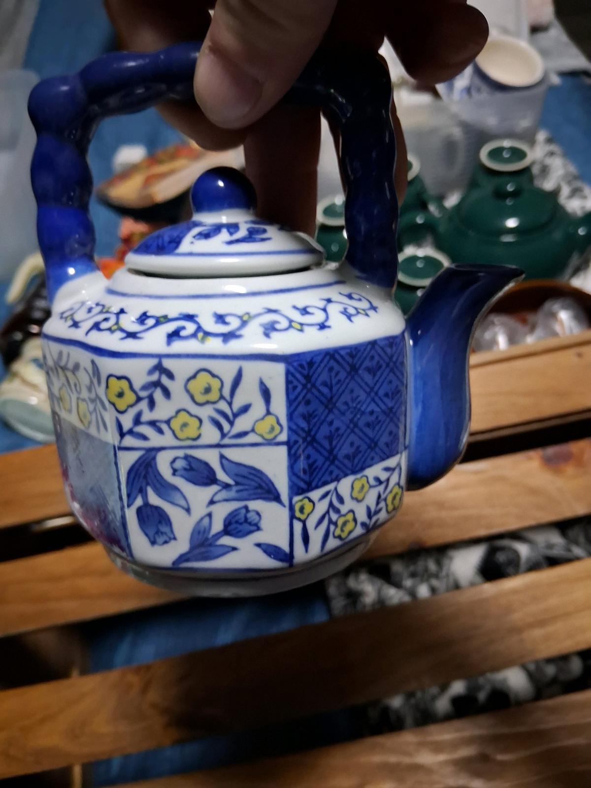 teapots and kitchen accessories - Antioch, Tennessee - FleaMarketBay
