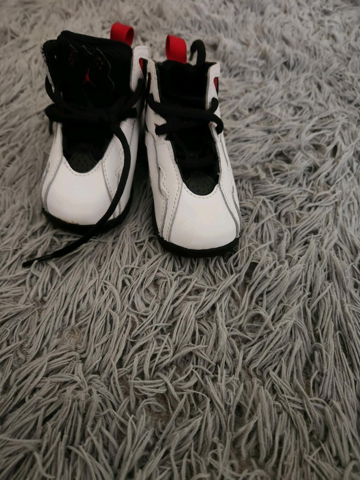 Jordan True Flight 5c black and white - Little Neck, New York - FleaMarketBay