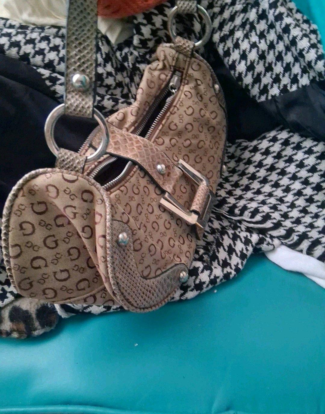 Vintage 2000 Guess Handbag shoulderbag - River Rouge, Michigan - FleaMarketBay